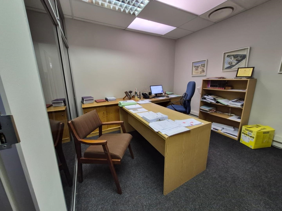 To Let Commercial Property for Rent in Pinelands Western Cape